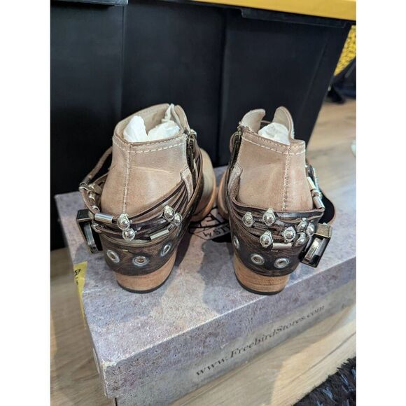 Freebird Saloon Taupe Leather Ankle Booties Zip Women’s Size 8 - Picture 5 of 8